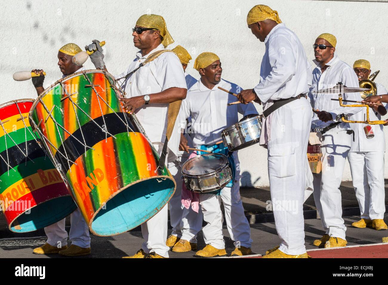 Francia, Guadalupa (Indie occidentali francesi), Basse Terre, Carnival (introdotto dai coloni nel XVII secolo), il gruppo Carnival parade Foto Stock