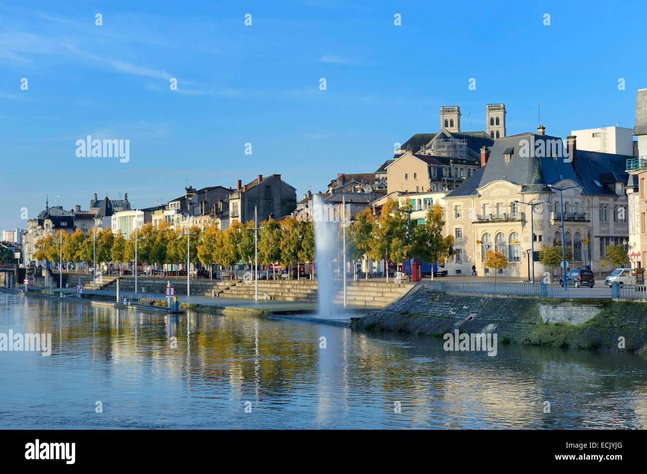 Francia, Meuse, Verdun, il Quai de Londres e la cattedrale in background Foto Stock