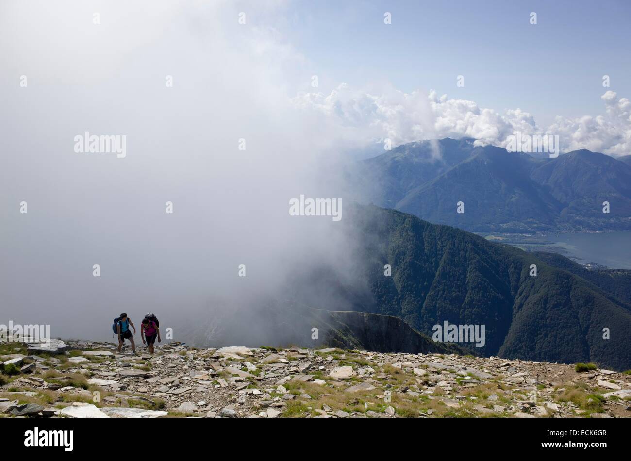 La Svizzera del Canton Ticino, Pizzo Vogorno, trekking affacciato sul Lago Maggiore Foto Stock