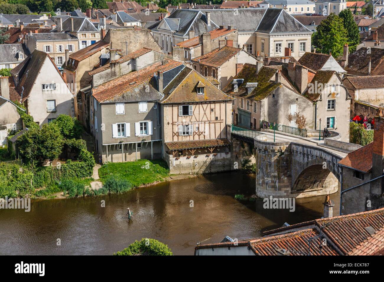 Francia, Vienne, Montmorillon, ponte sopra la Gartempe river Foto Stock