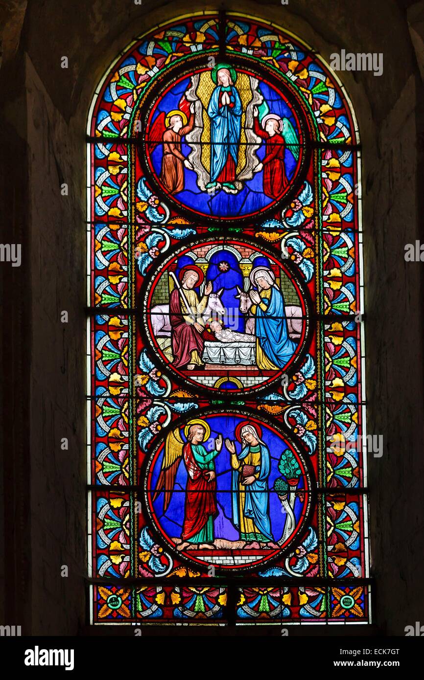 Francia, Vienne, Saint Savin, abbazia elencati come patrimonio mondiale dall' UNESCO, vetrate colorate Foto Stock