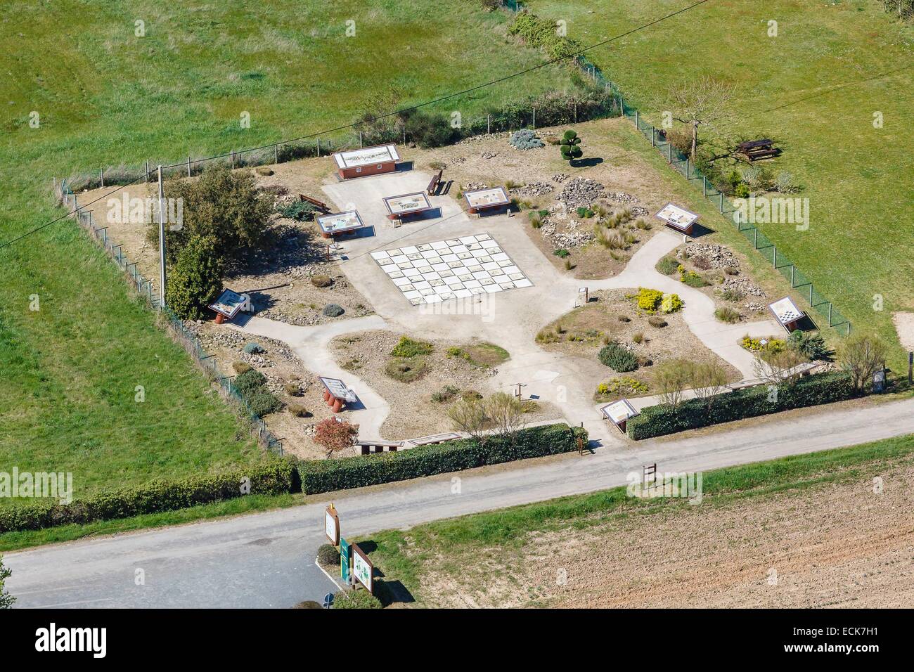 Francia, Vienne Vouneuil sur vienne, enorme scacchiera, Poitiers battlefield sito (732) (vista aerea) Foto Stock