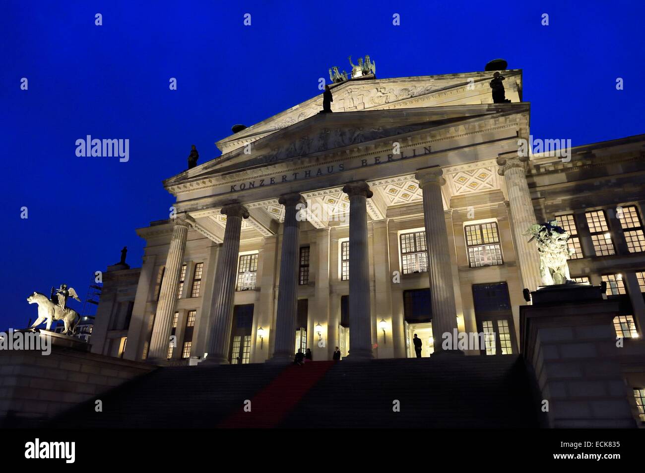 Germania, Berlino, quartiere Mitte, Gendarmenmarkt, il teatro Schauspielhaus (Konzerthaus) Foto Stock