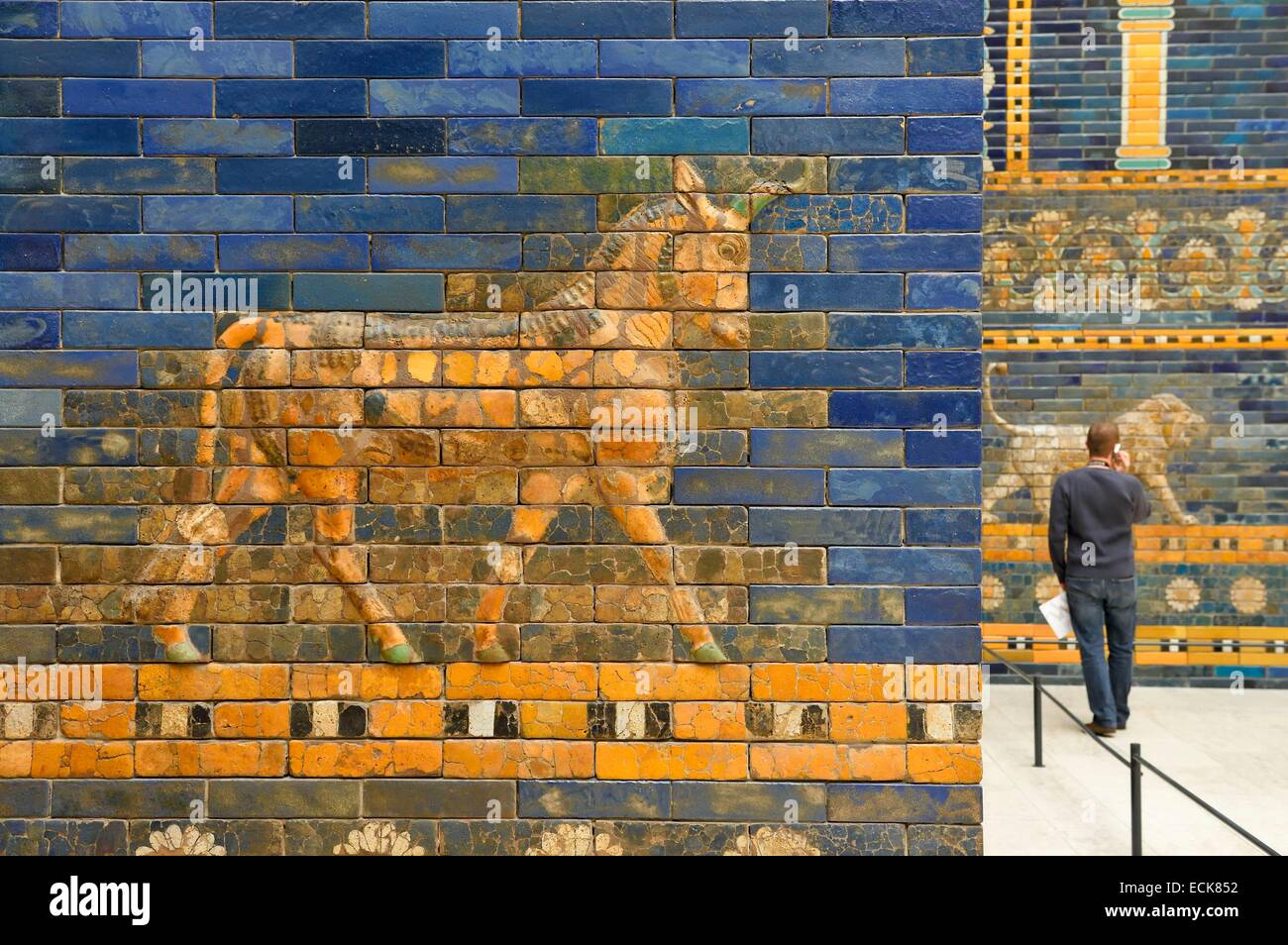 Germania Berlino, l'Isola dei Musei elencati come patrimonio mondiale dall' UNESCO, Pergamon Museum (Pergamonmuseum), Ishtar Gate, costruita nel 580 A.C. (Neo Impero Babilonese) dal Re Nabucodonosor II di Babilonia (Irak) Foto Stock