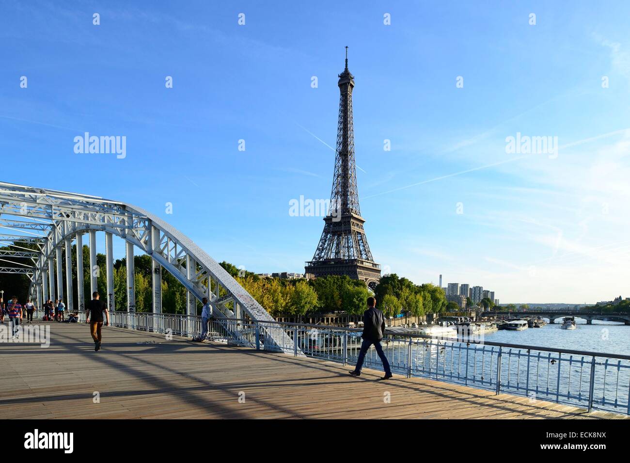 Francia, Parigi, zona elencata come patrimonio mondiale dall' UNESCO, Debilly passerella e la Torre Eiffel Foto Stock