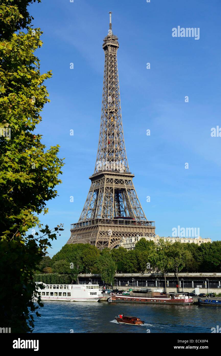 Francia, Parigi, zona elencata come patrimonio mondiale dall'UNESCO, la Senna e dalla Torre Eiffel Foto Stock