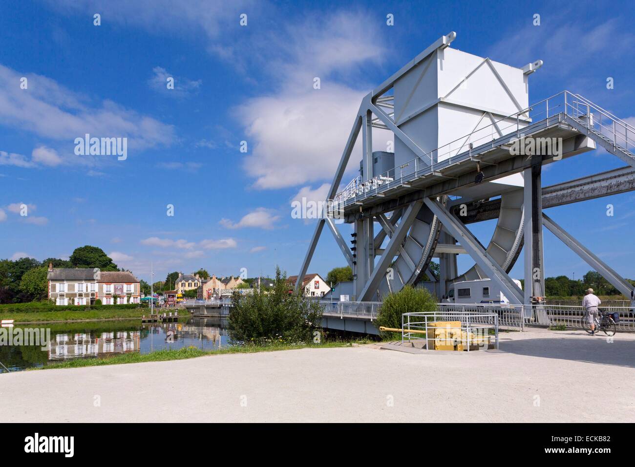 Francia, Calvados, Ranville, ponte Pegasus, ponte mobile sul Orne a Ranville costruita da Gustave Eiffel nel 1871, la più famosa missione del sesto British Airborne Division durante il D-Day Foto Stock