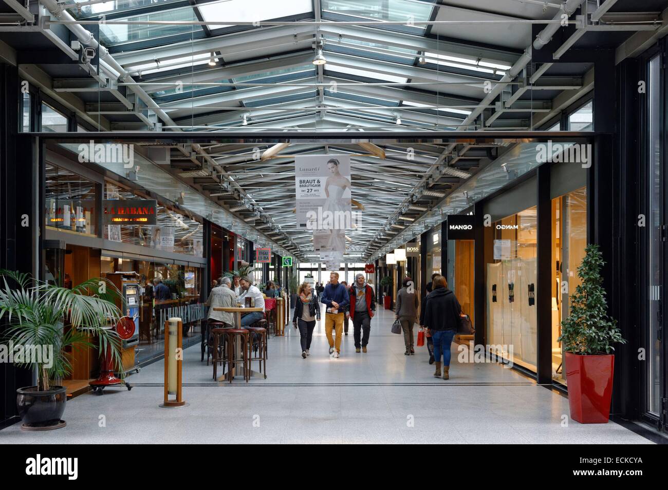 Austria, Tirolo, Innsbruck, Rathaus gallerie shopping mall Foto Stock