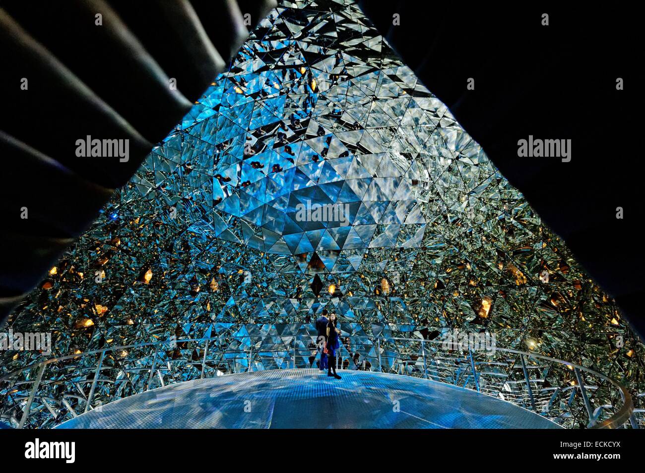Austria, Tirolo, Wattens, Swarovski Crystal Worlds, (Swarovski Kristallwelten) collezione d'arte, museo, cupola in cristallo da Tord Boontje e Alexander McQueen Foto Stock