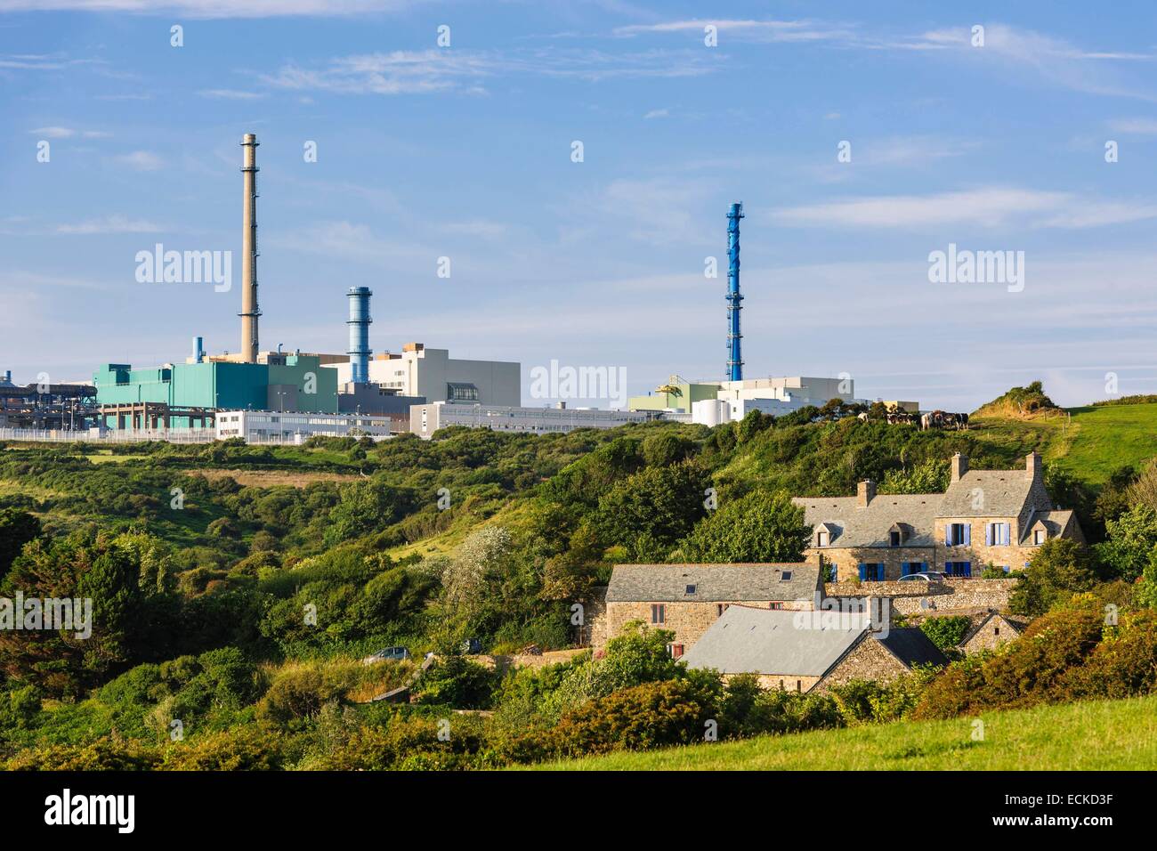 Francia, Manche, Cotentin, Cap de la Hague, Beaumont Hague, impianto di ritrattamento di combustibile nucleare Foto Stock