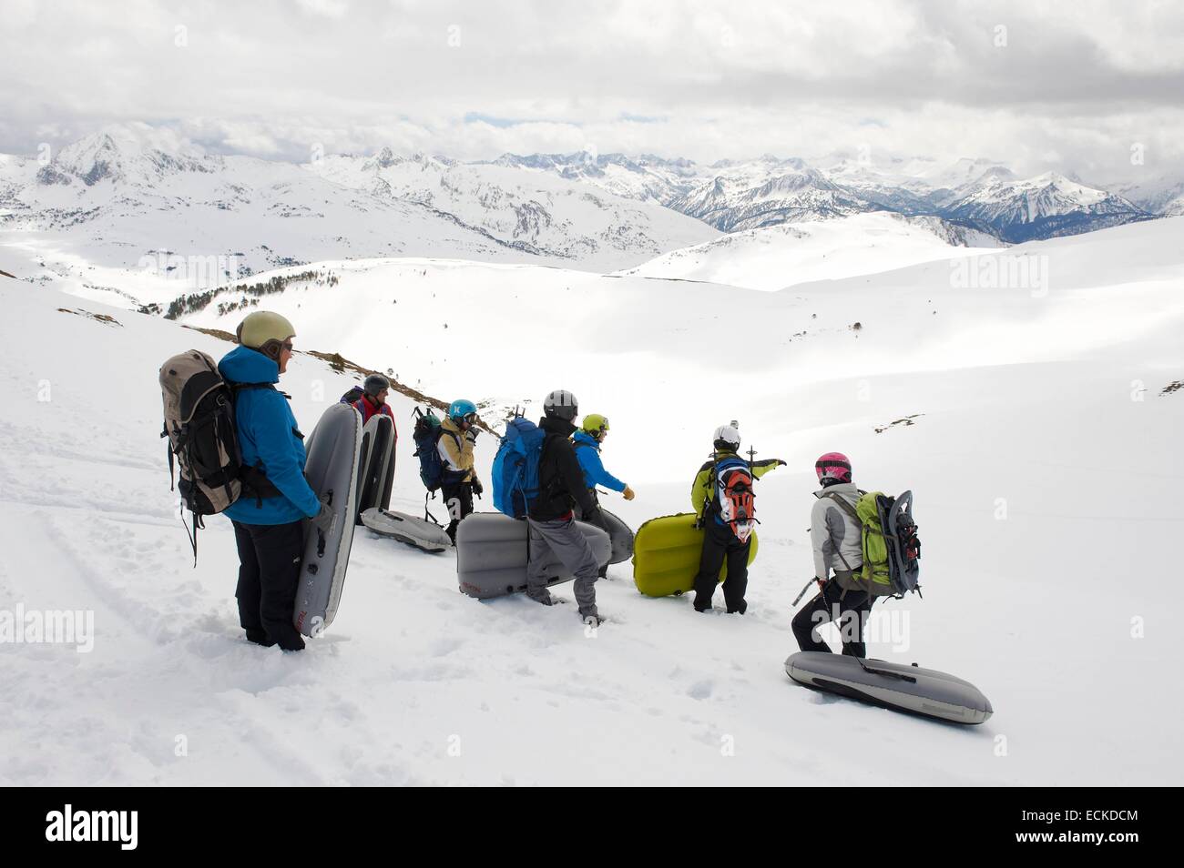 Spagna, Lleida, Val d'Aran, Pirenei catalani, Baquiera Beret Pedescaus, escursioni con le racchette da neve e discesa A tavola ad aria Foto Stock