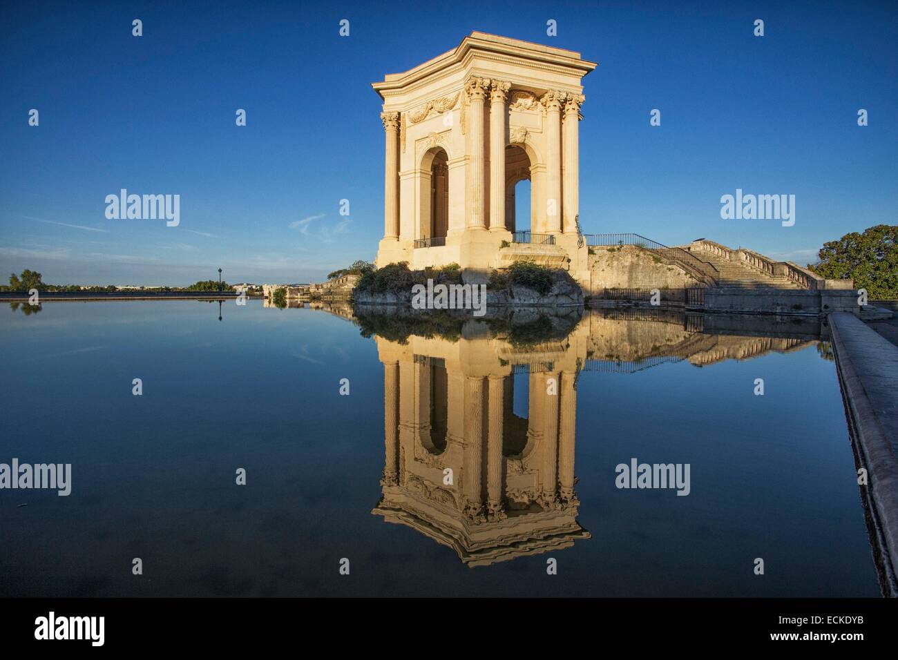 Francia, Herault, Montpellier, centro storico, Peyrou square , water tower Foto Stock