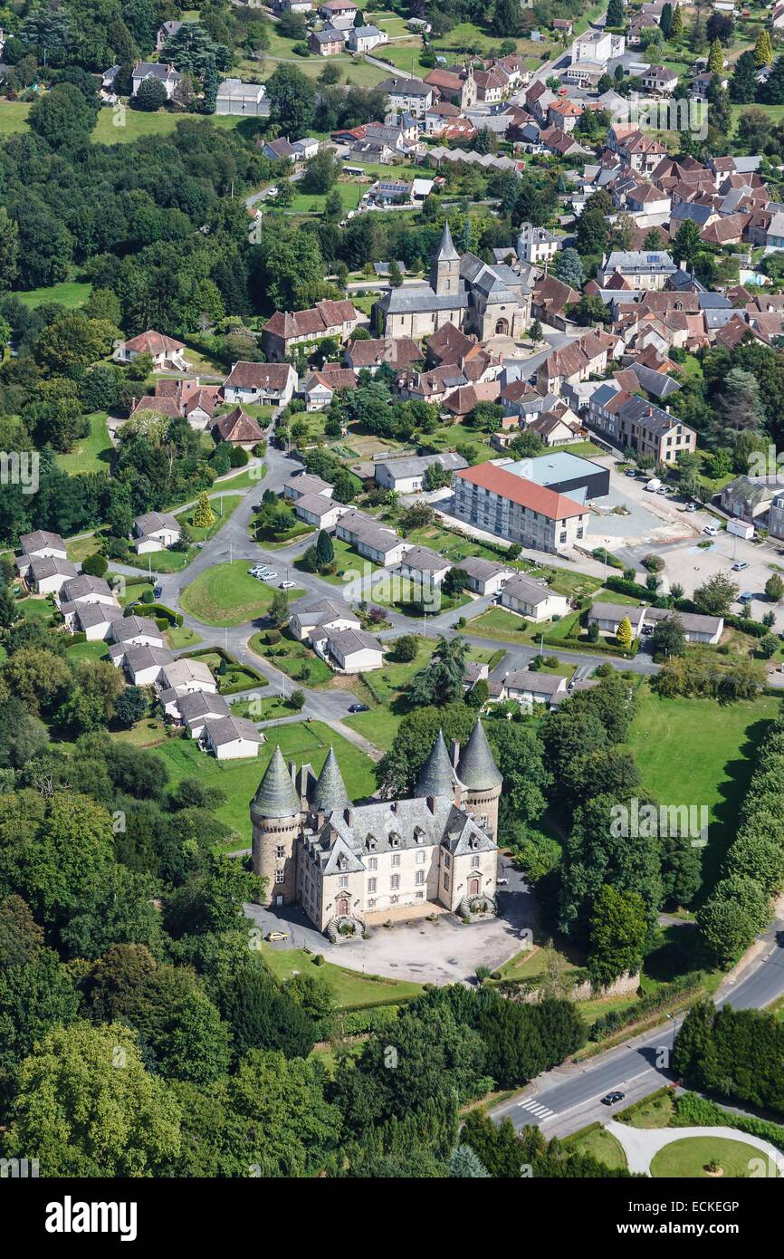 Francia, Correze, Lubersac, le Verdier castello e la città (vista aerea) Foto Stock
