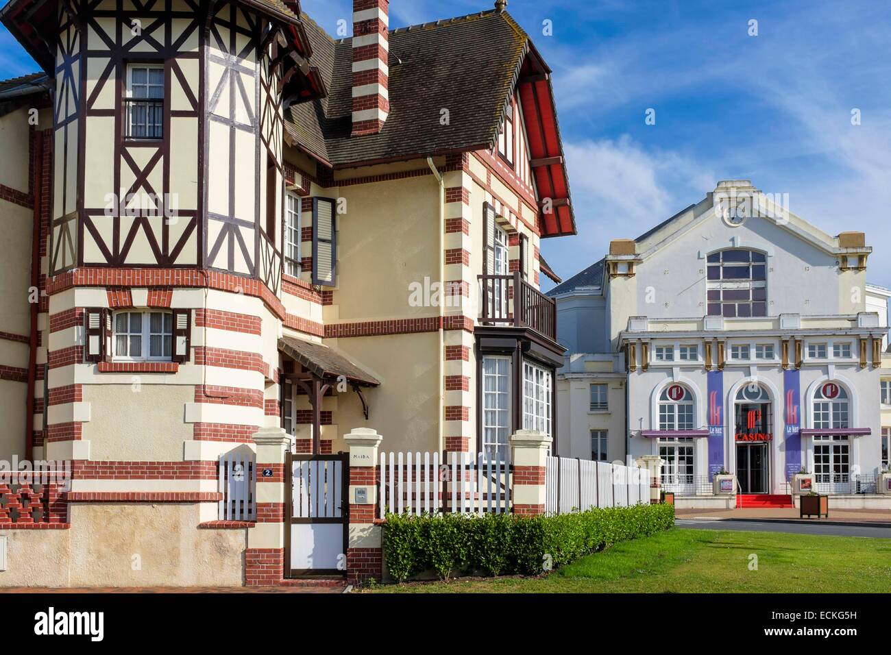 Francia, Calvados, Pays d'Auge, Cabourg, architettura Belle Epoque Foto Stock