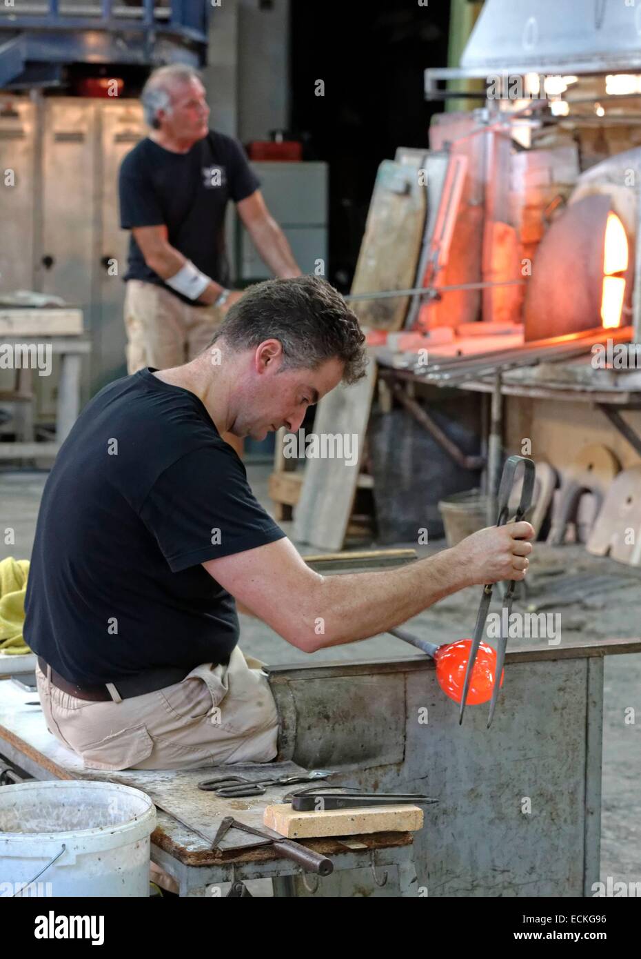 L'Italia, Veneto, Venezia, elencato come patrimonio mondiale dall' UNESCO,  l'isola di Murano, Loris Signoretto vetro-soffiante maestro, Signoretto  Lampadari company, produzione di lampadari veneziani, menzione obbligatoria  : Signoretto Lampadari ...