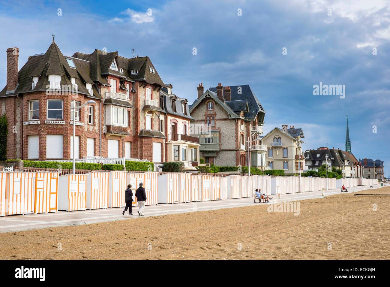 Francia, Calvados, Pays d'Auge, a Houlgate, architettura del XIX secolo il Roland Garros Promenade Foto Stock