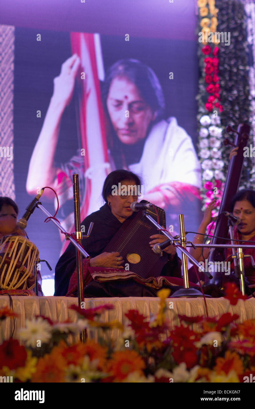 Kishori Amonkar- cantante indiano che esegue in genere classico khyal e la luce generi classico e thumri bhajan. Foto Stock