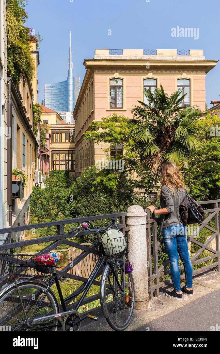 L'Italia, Lombardia, Milano, San Marco via San Marco con una vista della torre di Unicredit il grattacielo più grandi di Italia Foto Stock