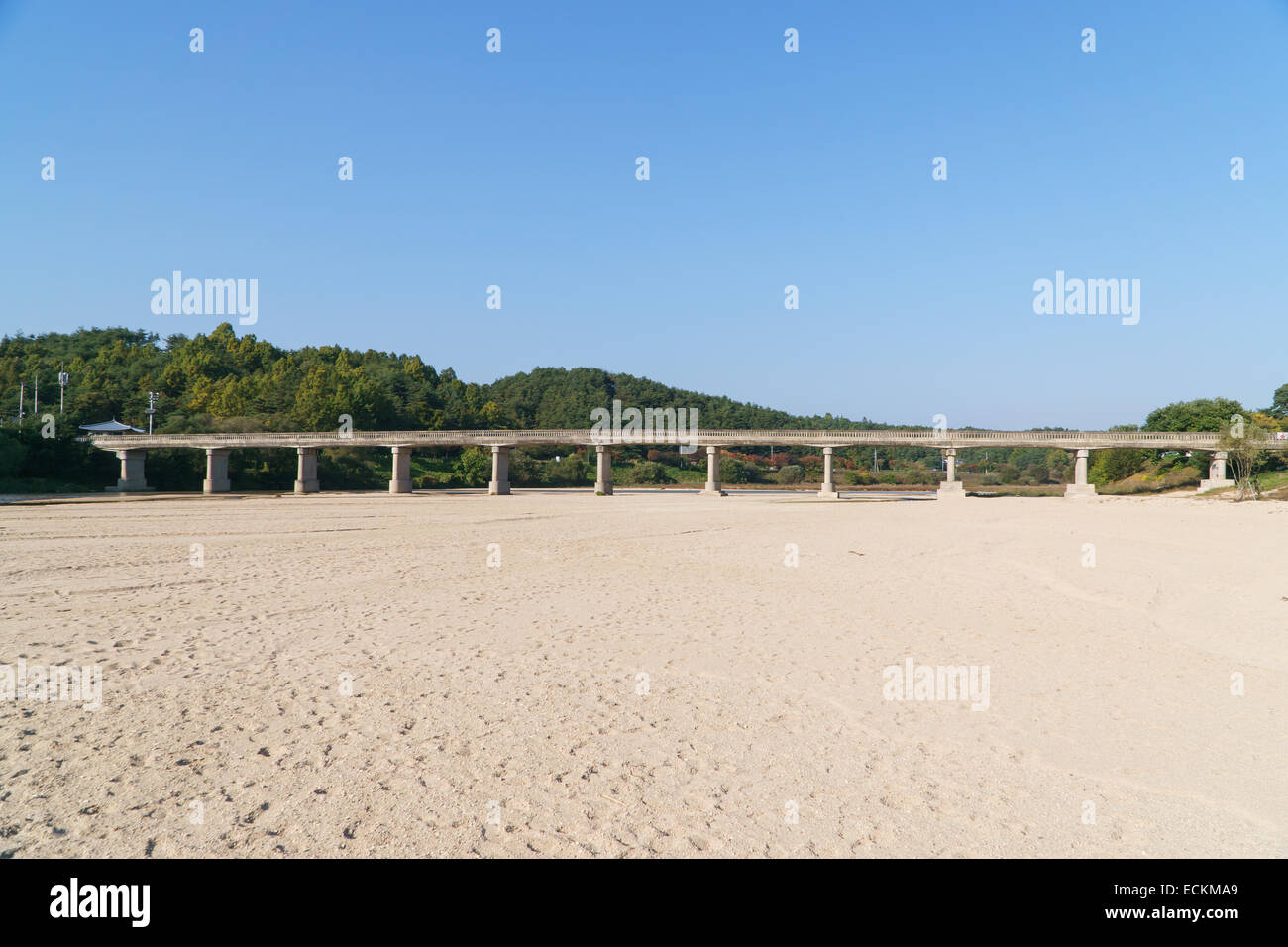 Paesaggio con ponte in villaggio Museom in Corea Foto Stock Paesaggio con ponte in villaggio Museom in Corea Foto Stock