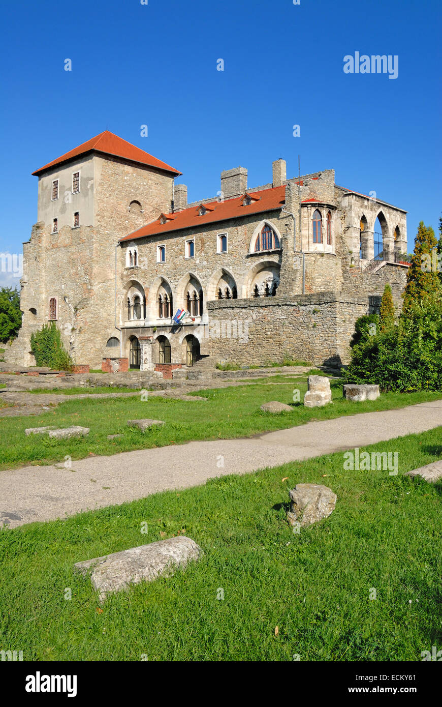 Tata, oltre Danubio settentrionale, Ungheria. Tata Castello (Oregvar). 14Il thC, ora un museo Foto Stock