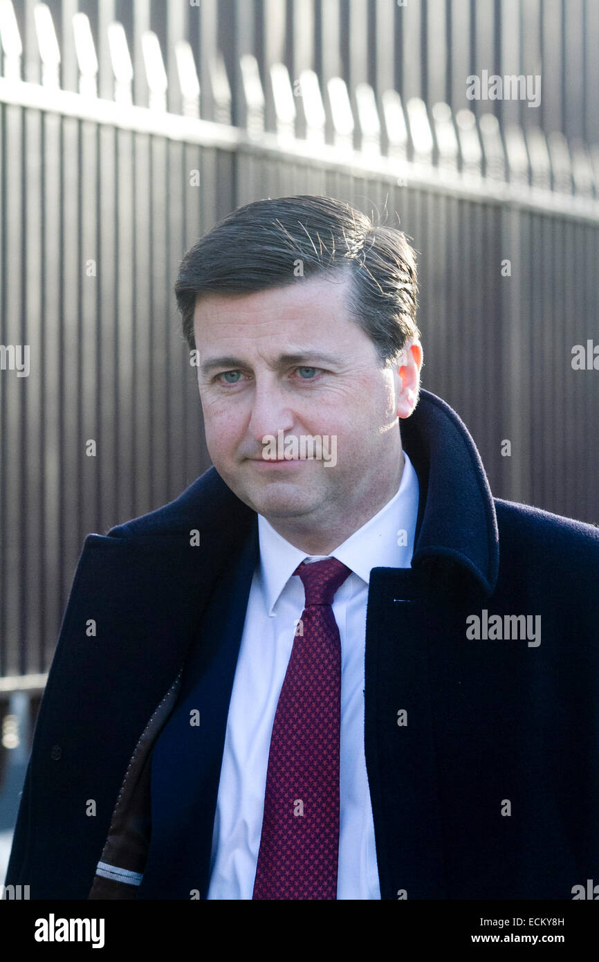 Westminster, Londra, Regno Unito 16 dicembre 2014. Ombra il Procuratore Generale e il partito laburista MP Douglas Alexander visto al di fuori della sede del parlamento di Westminster London Credit: amer ghazzal/Alamy Live News Foto Stock