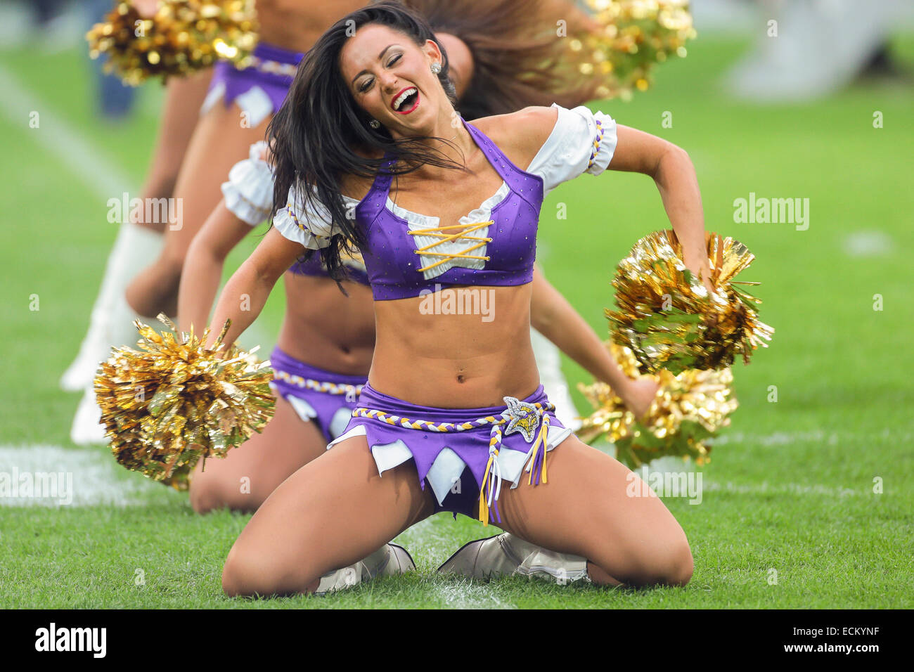 Londra, Gran Bretagna - 29 settembre le cheerleader del Minnesota Vikings eseguire a NFL gioco internazionale nel mese di settembre Foto Stock