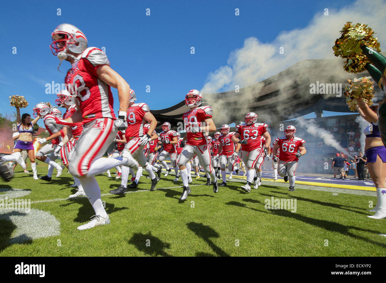 VIENNA, Austria - 26 Maggio 2014: Team Austria entra Hohe Warte stadium di Vienna. Foto Stock