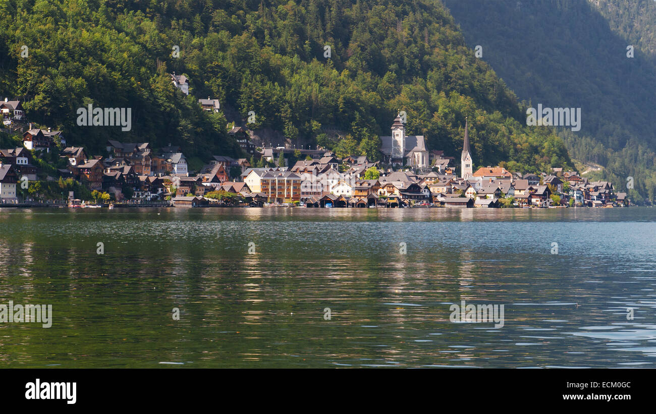 Hallstatt sulle rive del Hallstatter vedere, Salzkammergut, Austria. Foto Stock