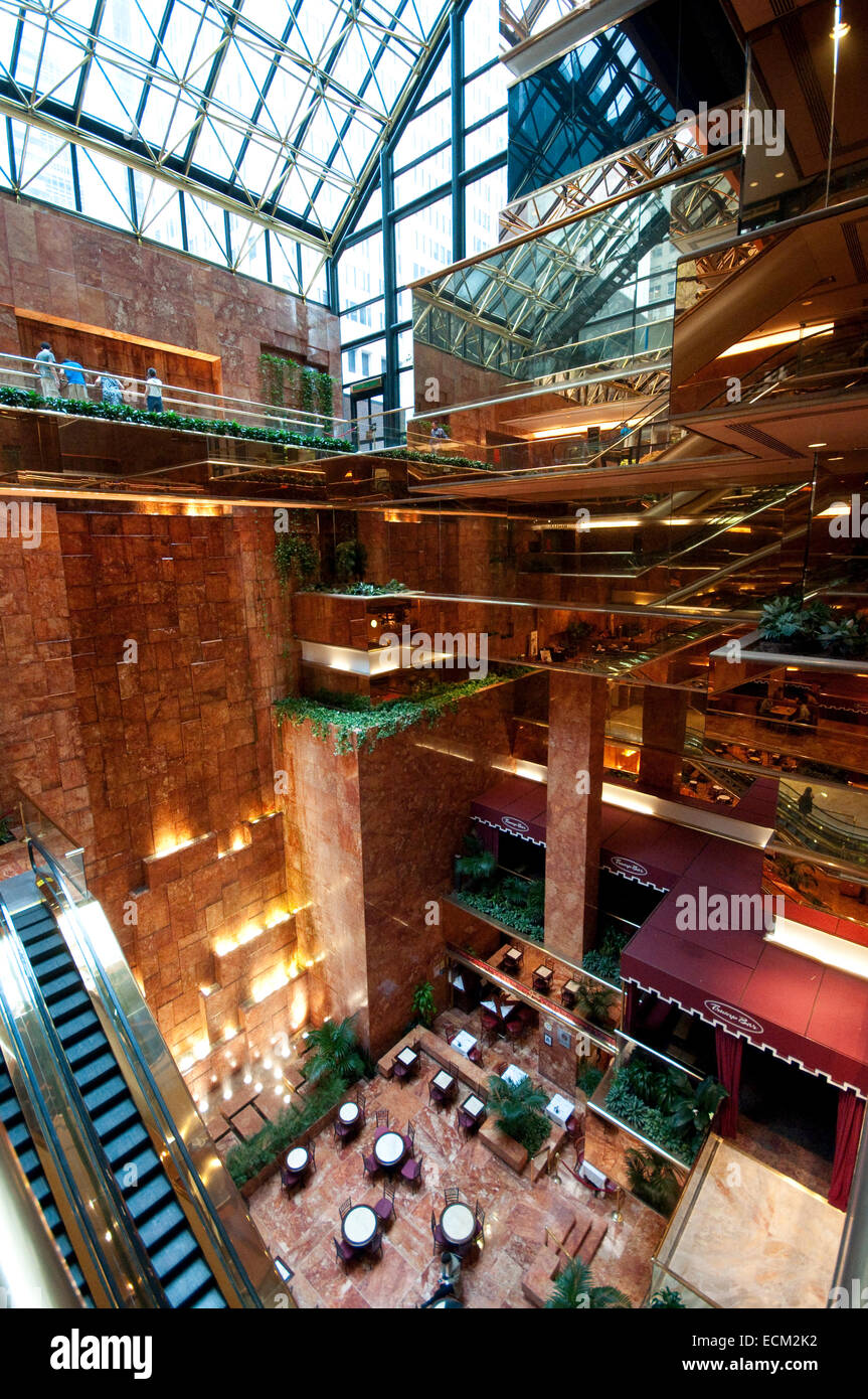 Stati Uniti d'America, New York City, Manhattan Fifth Avenue, Trump Tower Atrium Foto Stock