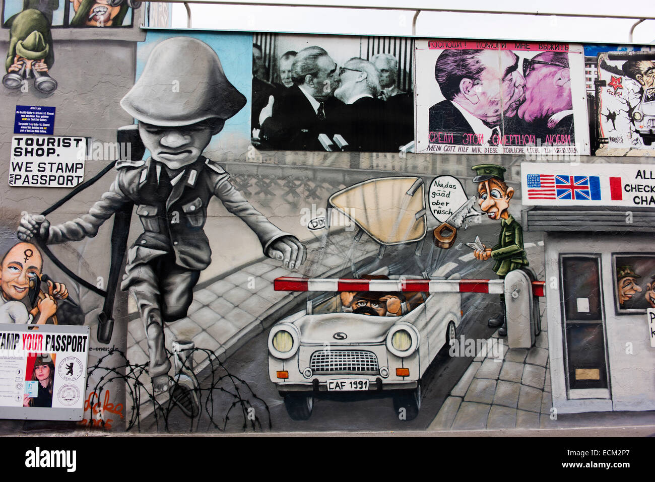 Immagini iconiche su una sezione del muro di Berlino noto come la East Side Gallery. Foto Stock