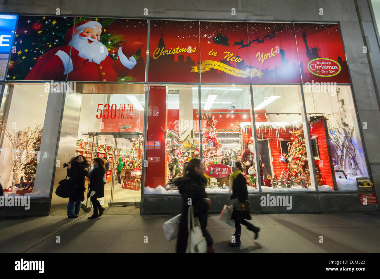Una finestra pop-up 'Natale in New York' store in Midtown Manhattan su Martedì, 9 dicembre, 2014. Solo 15 più giornate di shopping fino a Natale. (© Richard B. Levine) Foto Stock