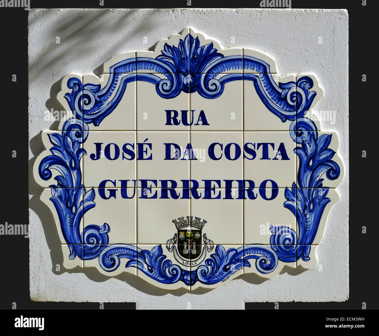 Piastrelle con l'iscrizione della Rua Jose Da Costa Guerreiro a Lagos Foto Stock