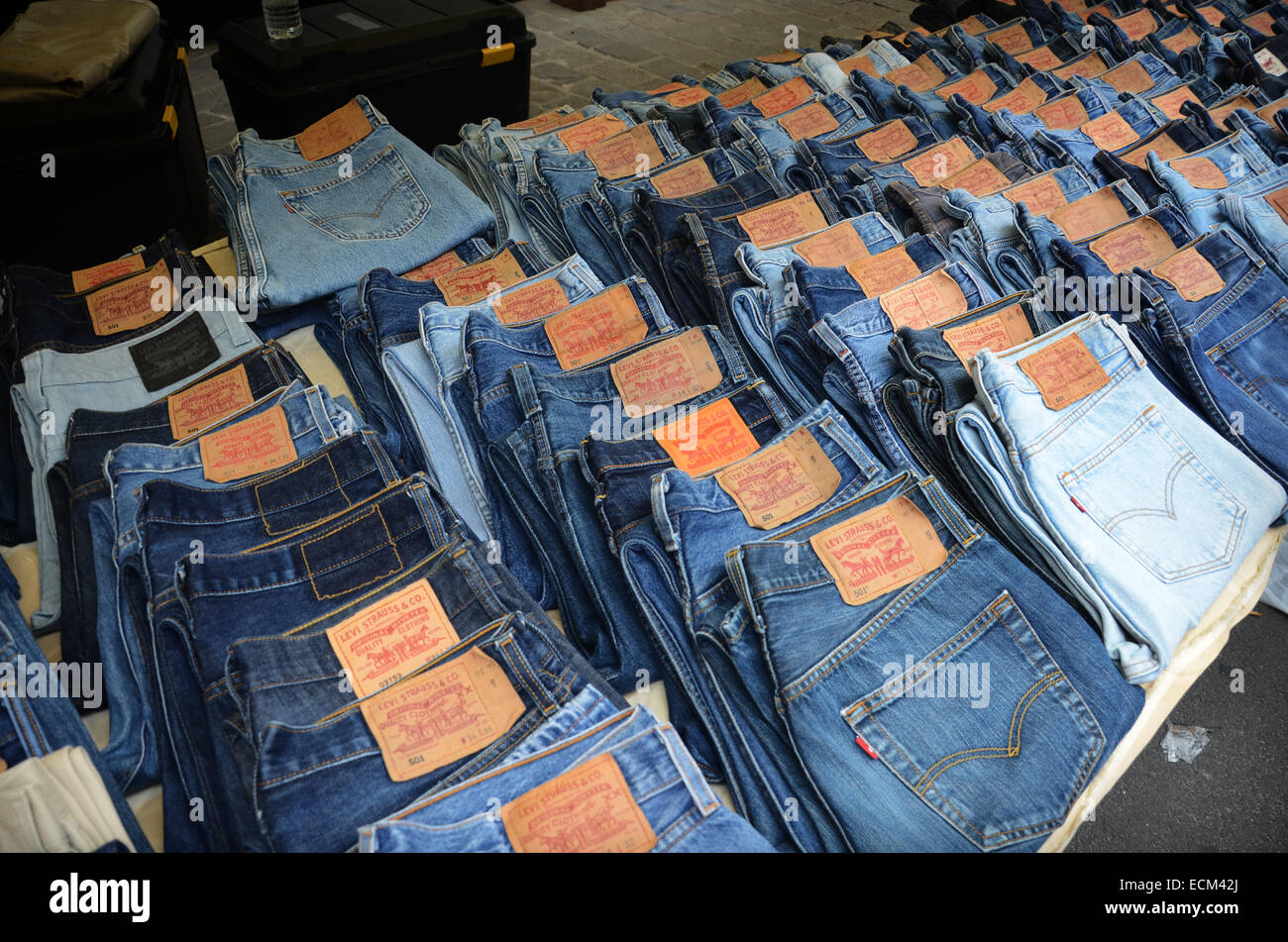Levi's secondi a Lille Braderie Rijssel, Francia. Foto Stock