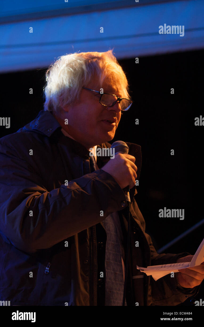 Trafalgar Square, Londra, 16 dicembre 2014. Londra comunità ebraica Chanukah celebra nella piazza che segna l'inizio del festival ebraico di luci. La manifestazione annuale è presentata dal Jewish Leadership Council, Londra Forum ebraico e Chabad ed è supportata dal sindaco di Londra. Nella foto: il credito: Paolo Davey/Alamy Live News Foto Stock