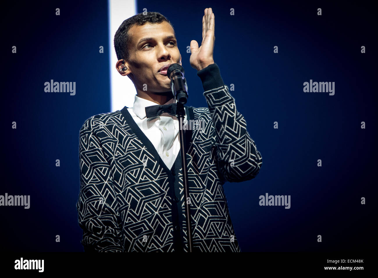 Assago Milano Italia. Il 15 dicembre 2014. Il belga il cantautore Paul Van Haver conosciuto più meglio dal suo nome di fase STROMAE esegue live al Mediolanum Forum Credito: Rodolfo Sassano/Alamy Live News Foto Stock