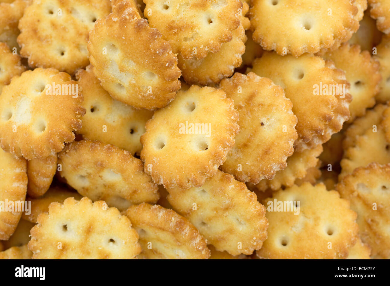 Molto vicino in vista del piccolo morso dimensioni snack crackers. Foto Stock