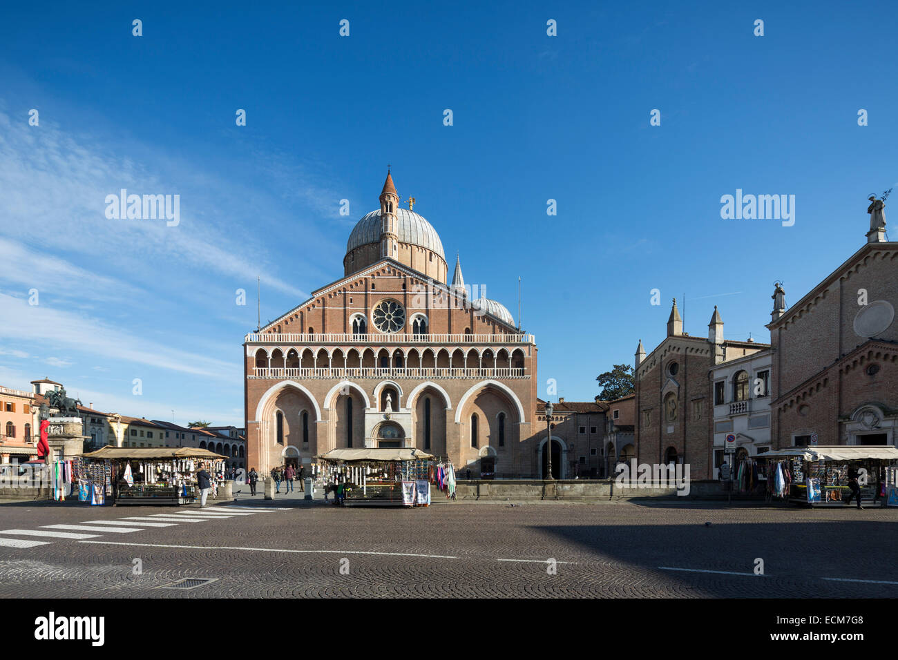 Ingresso facciata della Basilica di Sant'Antonio di Padova, Piazza del