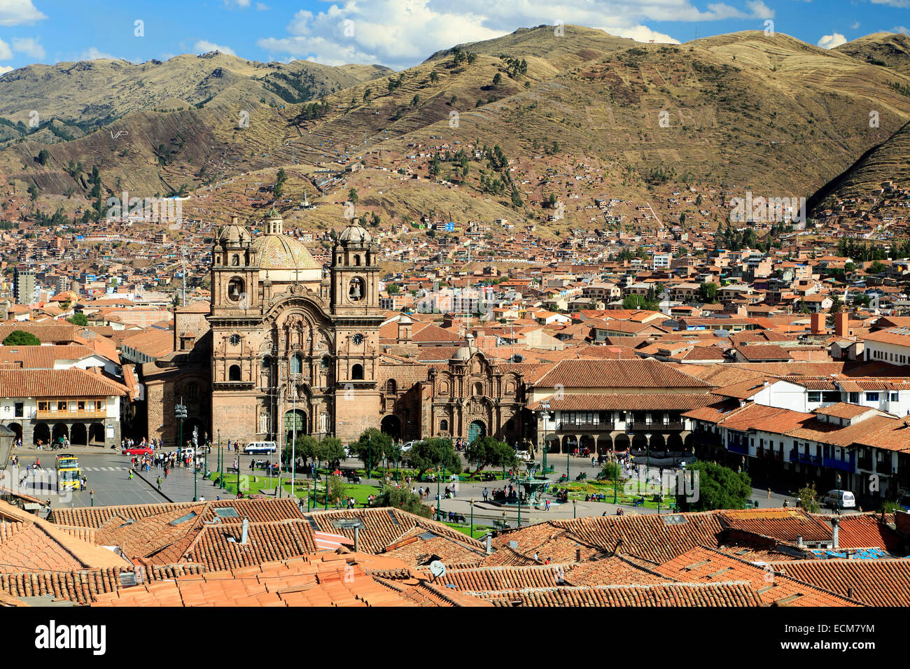 Plaza de Armas e La Compania de Jesus (la Compagnia di Gesù) Chiesa, Cusco, Perù Foto Stock