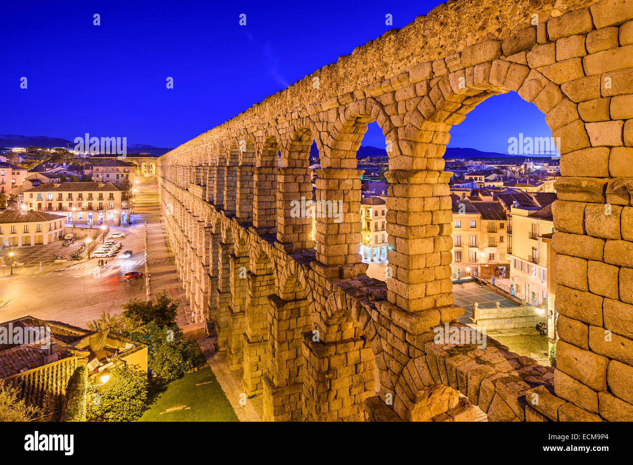 Segovia, Spagna all'antico acquedotto Romano e Piazza Azoguejo. Foto Stock