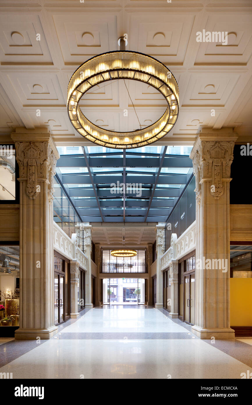 Kaisergalerie mall, atrium con piano terrazzo, design luce ad anello sul rinnovato soffitto a cassettoni e 7.50 Misuratore di arenaria alto Foto Stock