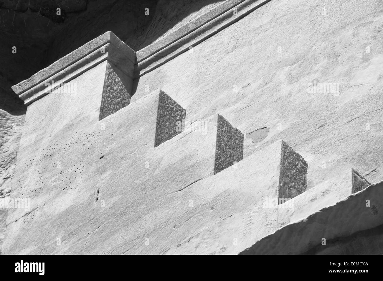 L'icona simbolo dei Nabatei - il cosiddetto "crow ai piedi dell' che si trovano su molti dell'edificio scolpito in Petra Foto Stock