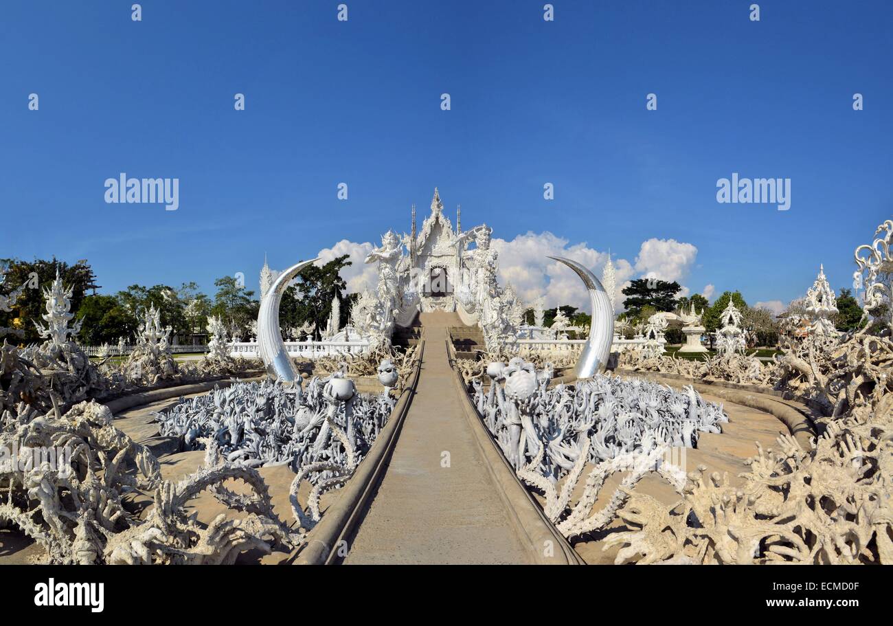 Bellissimo tempio bianco in Chiang Rai, Thailandia Foto Stock
