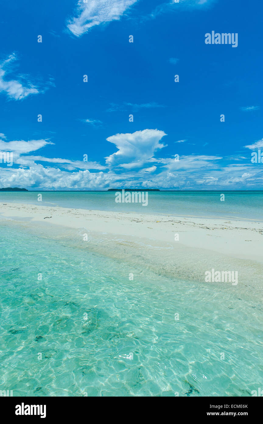 Striscia di sabbia con la bassa marea, Rock Islands, Palau Foto Stock