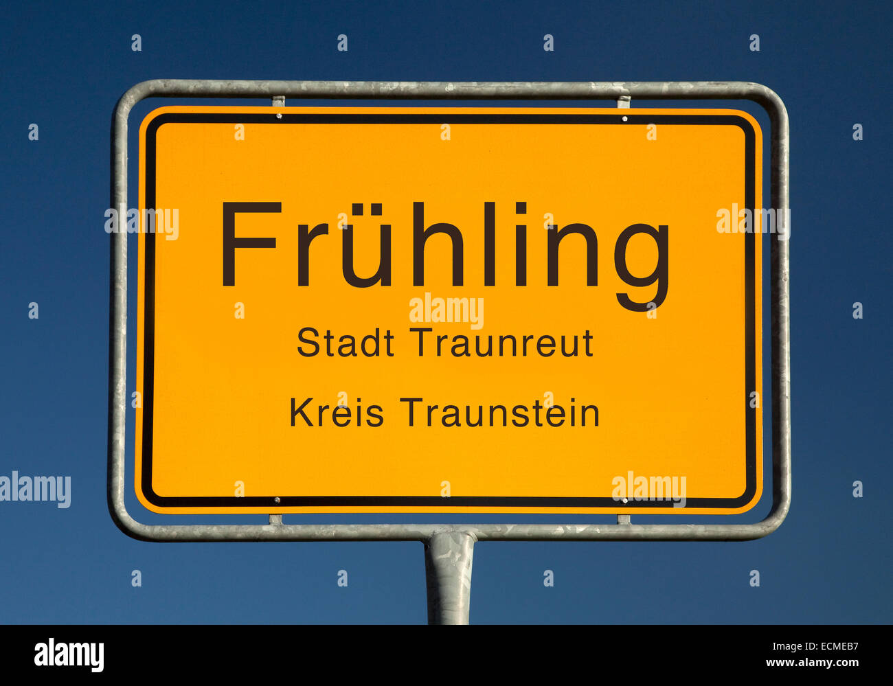 I limiti della città segno, Frühling o molla, Traunreut, distretto di Traunstein, Baviera, Germania Foto Stock