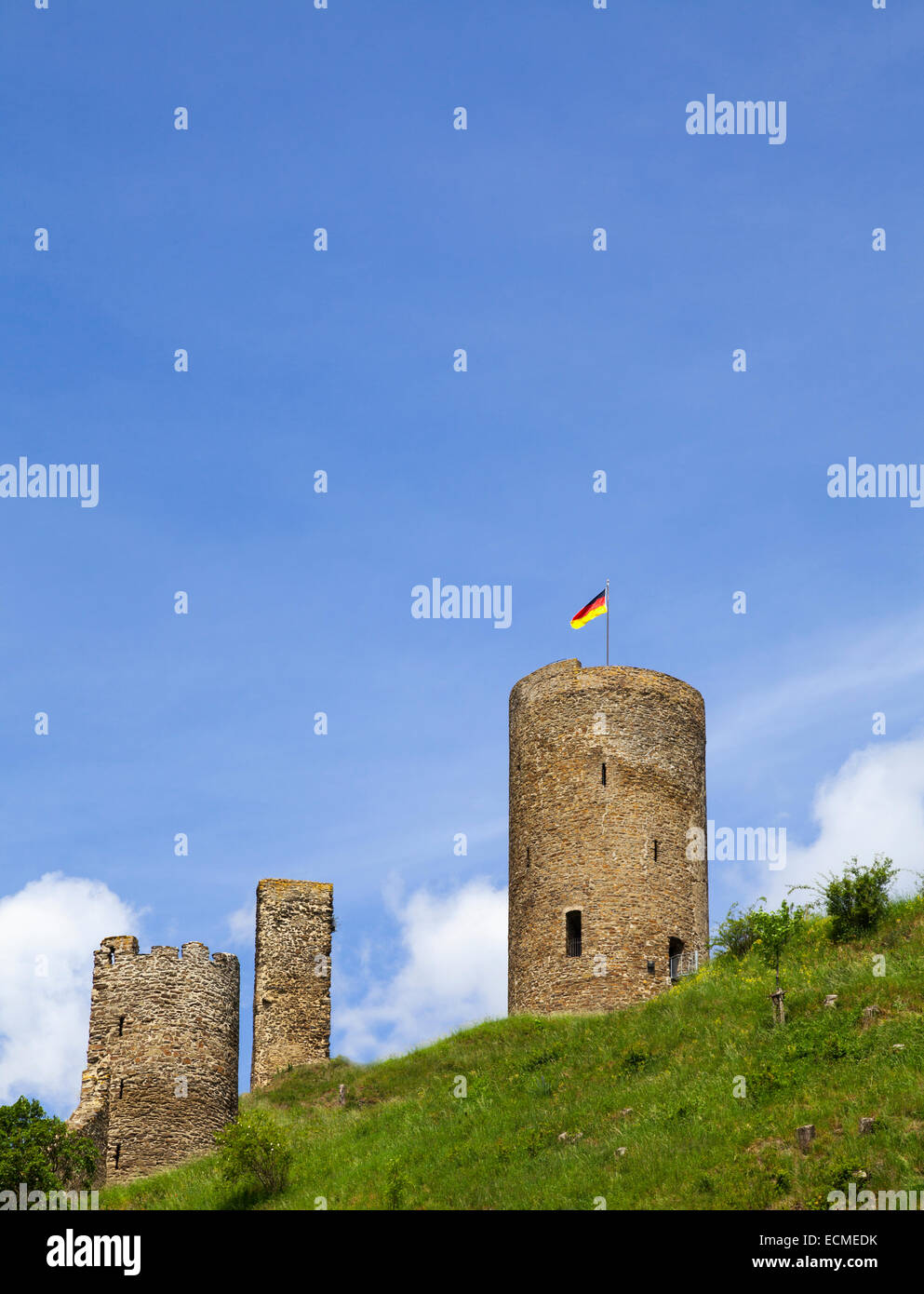 Rovine del Castello Löwenburg, Monreal, Renania-Palatinato, Germania Foto Stock