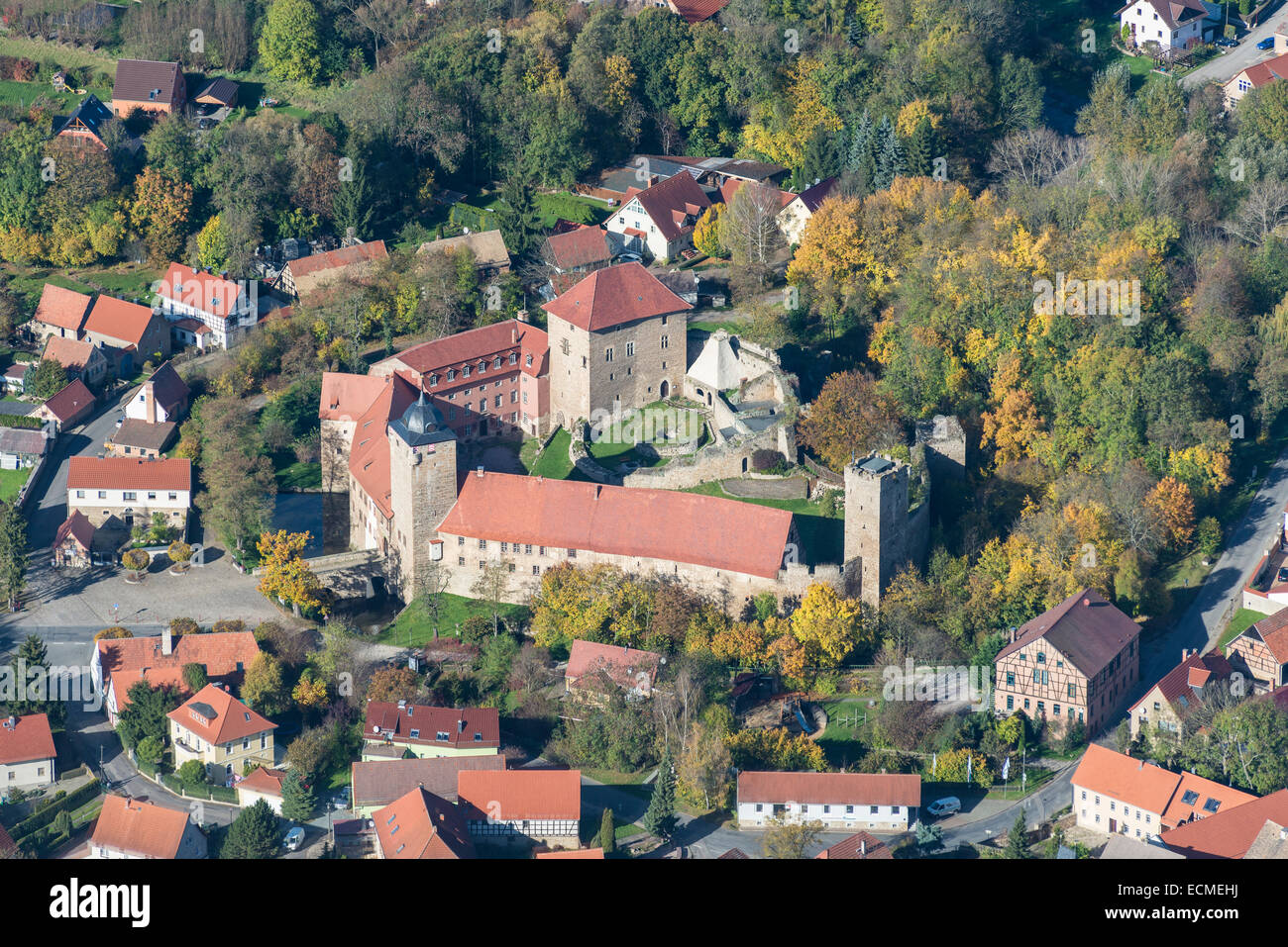 Vista aerea, Kapellendorf moated il medievale Castello, ora un museo, luogo di ritrovo per eventi culturali e mercati, Wickerstedt, Kapellendorf Foto Stock