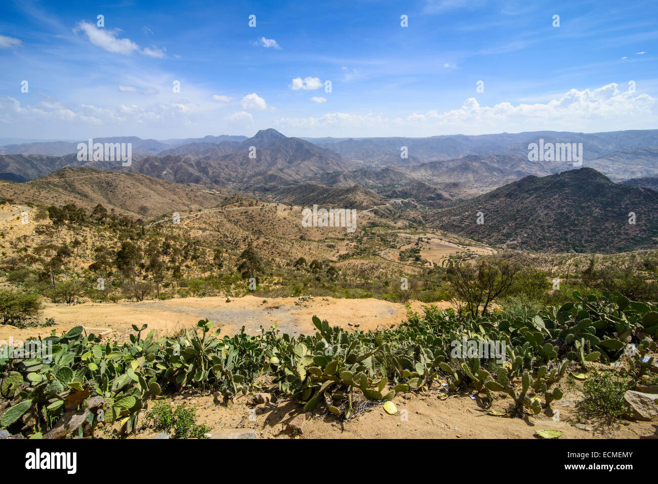 Paesaggio di montagna lungo la strada che da Massaua a Asmarra, Eritrea Foto Stock