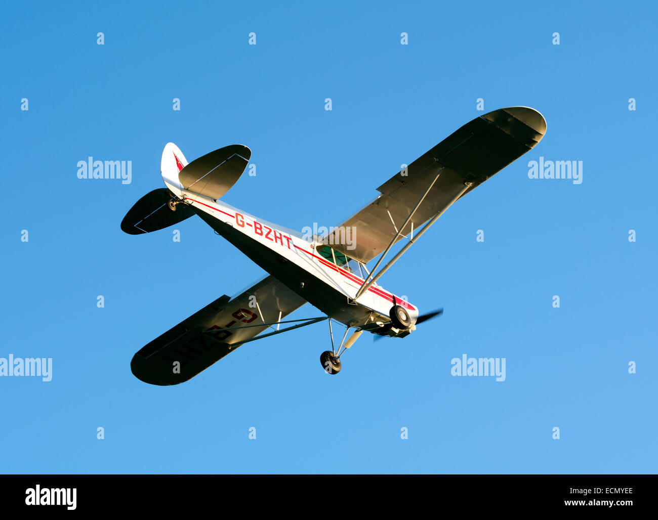 Piper PA18 Super Cub. G-BZHT Foto Stock