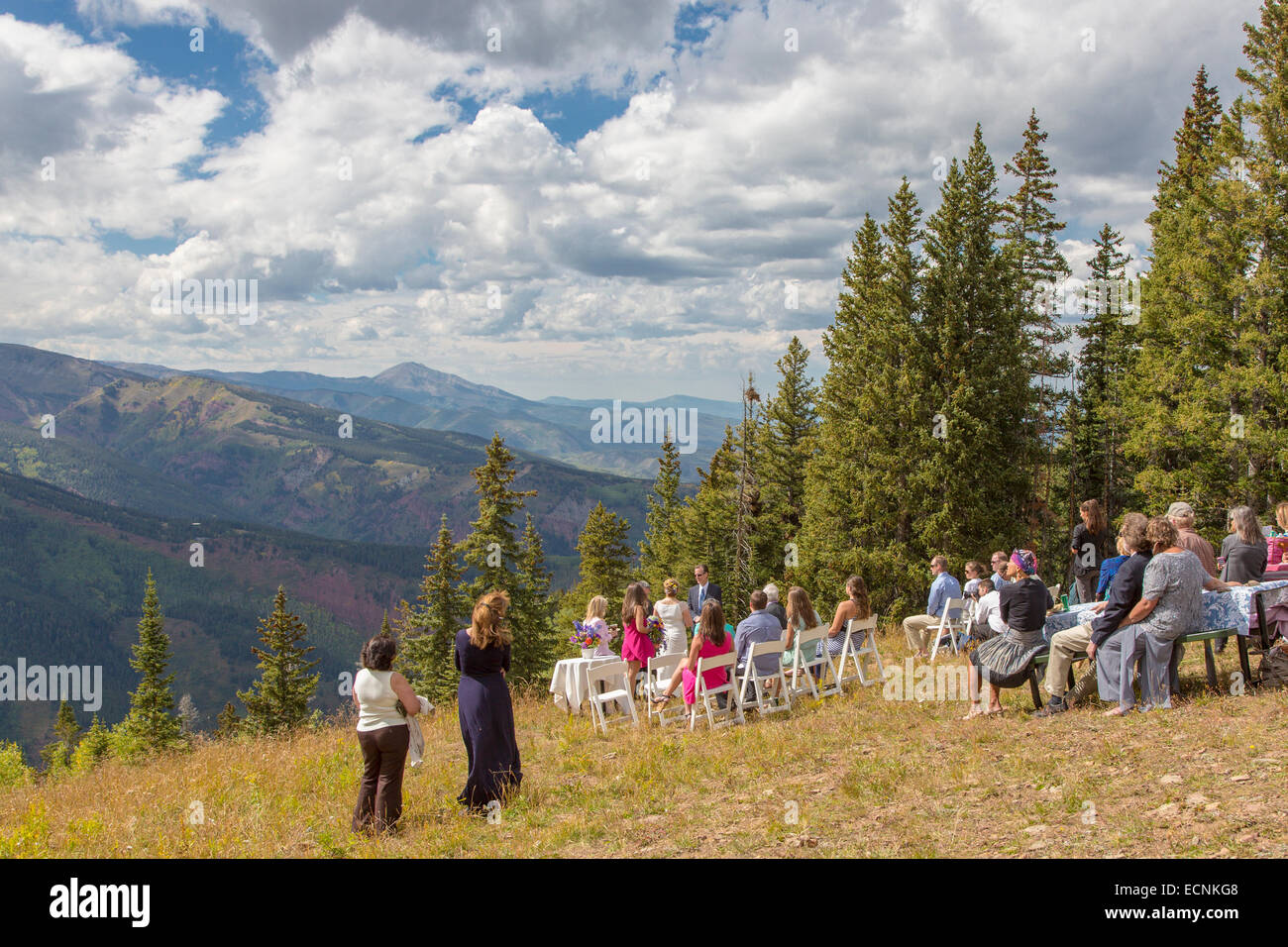 Matrimonio sulla sommità di Aspen Mountain ski area in autunno in Aspen nelle Montagne Rocciose del Colorado Foto Stock