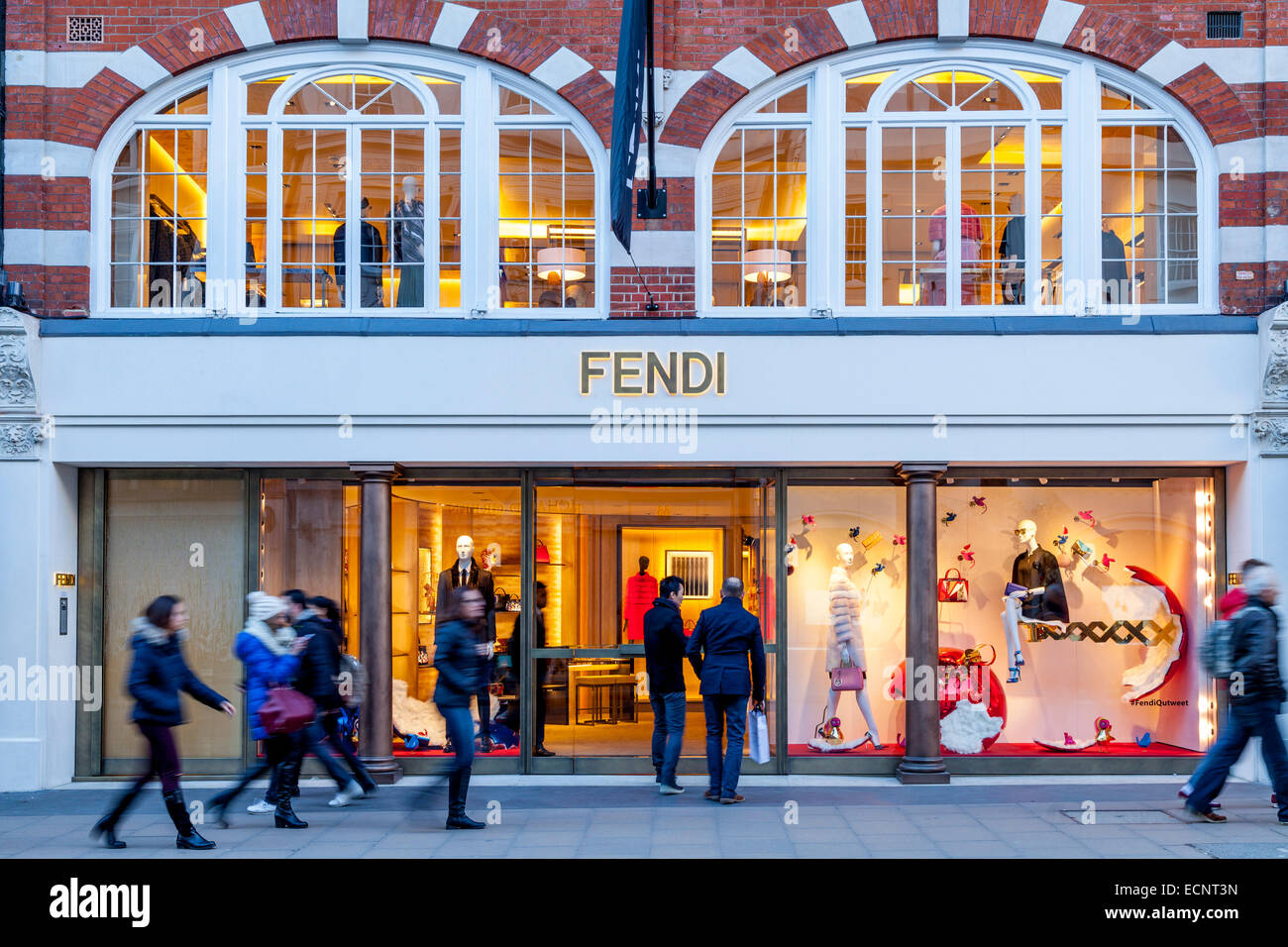 La Fendi Store In New Bond Street a Londra, Inghilterra Foto stock - Alamy